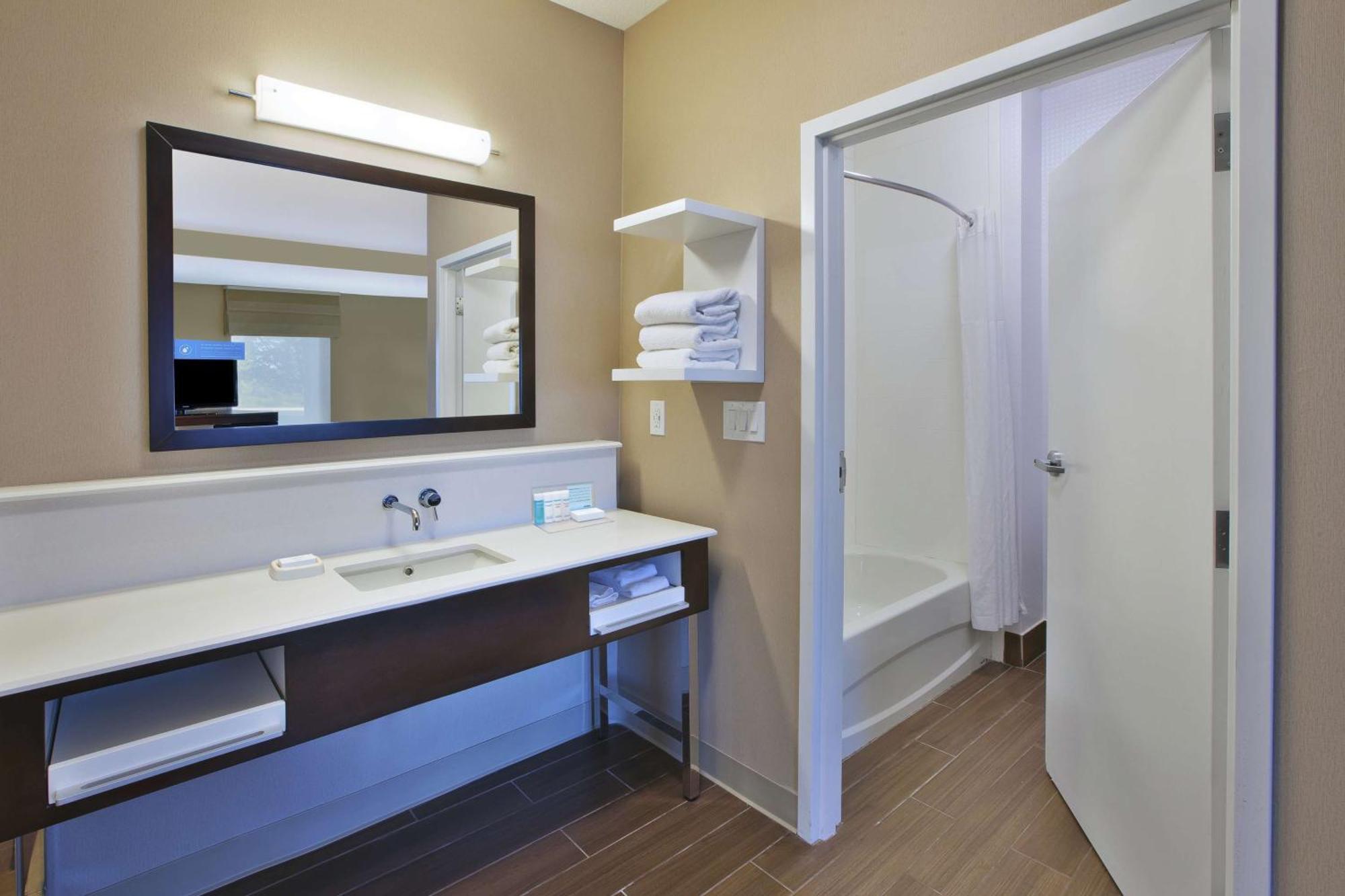 King Studio Suite with Sofa Bed - Non-Smoking